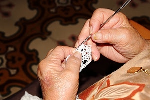 mani, uncinetto, ricamo, lavoro, filo, pizzo, manualità, centrino, cotone, bianco