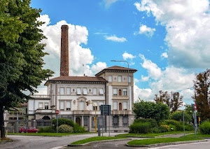 alberi, finestre, ciminiera, nuvole, verde, cielo, aiuole, strada, automobile, azzurro, balconi, villa, auto, erba, terrazzi, strade, rosso, bianco, palazzo, fabbrica, porte, lampione, semaforo, aiuola, edificio