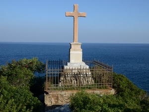 croce, mare, verde, ringhiera, blu, cielo, acqua, recinzione, azzurro, piante, panorama, pietra, monumento, alberi