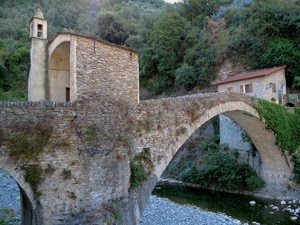 ponte, campanile, fiume, arco, verde, acqua, cappella, torrente, casa, sassi, arcata, alberi, pietre, chiesa, piante