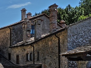 finestre, comignoli, alberi, tetti, cielo, case, tegole, pietre, camini, casa, pietra