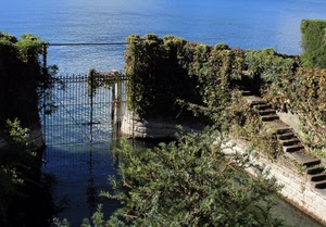 cancello, verde, mare, acqua, piante, scala, lago, scalini, scale, gradini, edera, blu