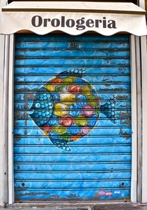 serranda, pesce, negozio, disegno, orologeria, insegna, azzurro, blu, colori, tenda